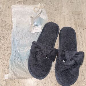 BAREFOOT DREAMS Towel Terry Beach Sandal  Navy Indigo Quilted Knot Detail Sz 7-8